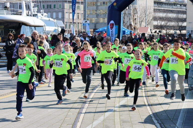 Rijeka trčala i hodala za veliko srce: Molo Longo okupio građane u humanitarnoj akciji