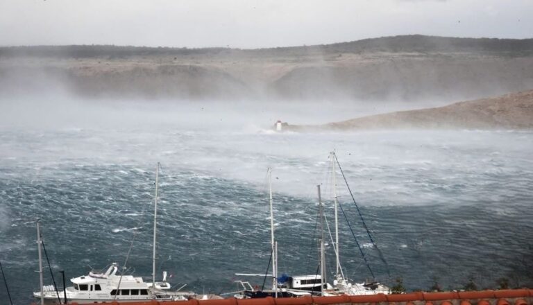 Kad te bura pogura niz ulicu, znaš da si u Rijeci